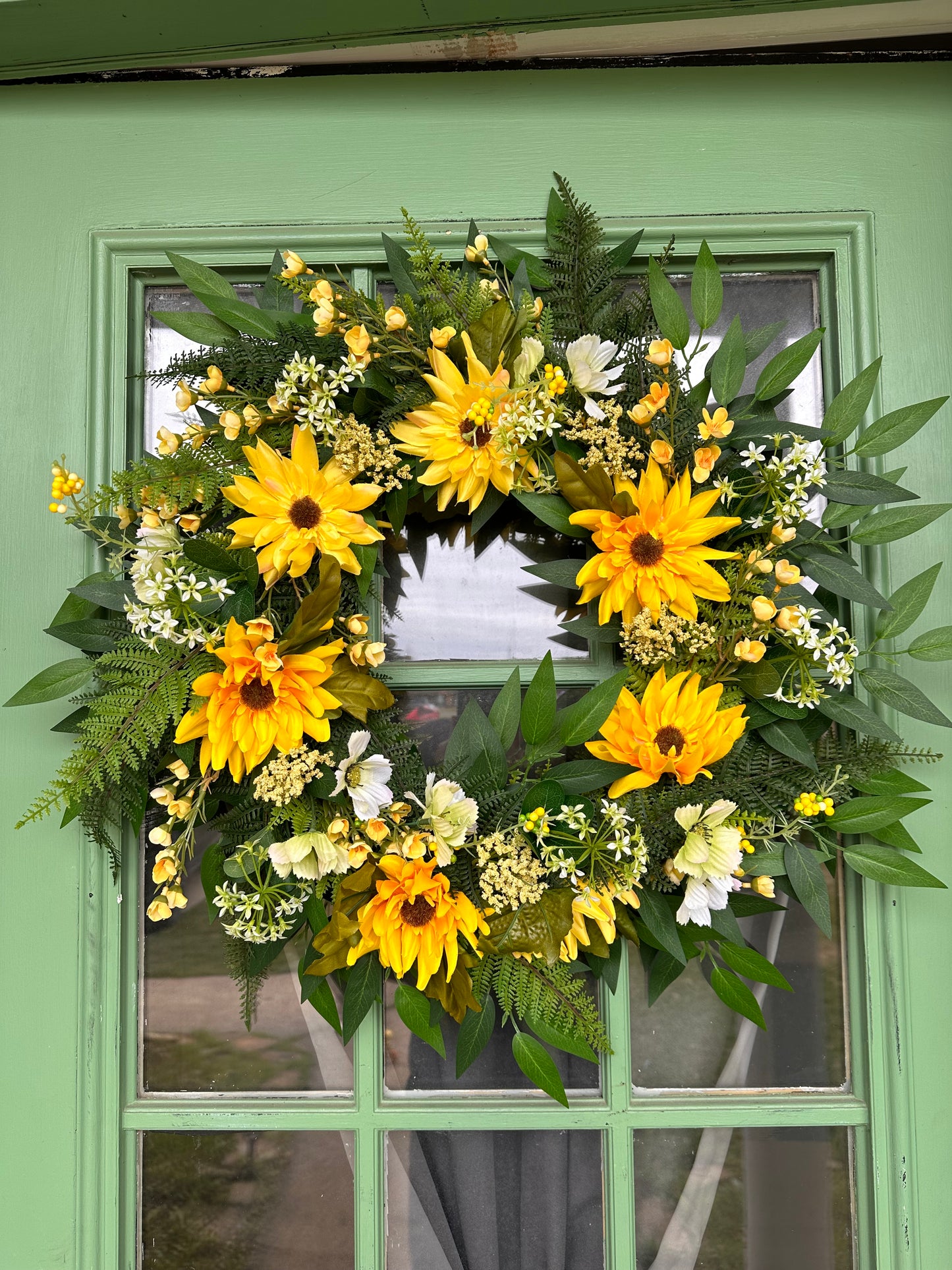 Sunny Days Daisy and Fern Spring Wreath