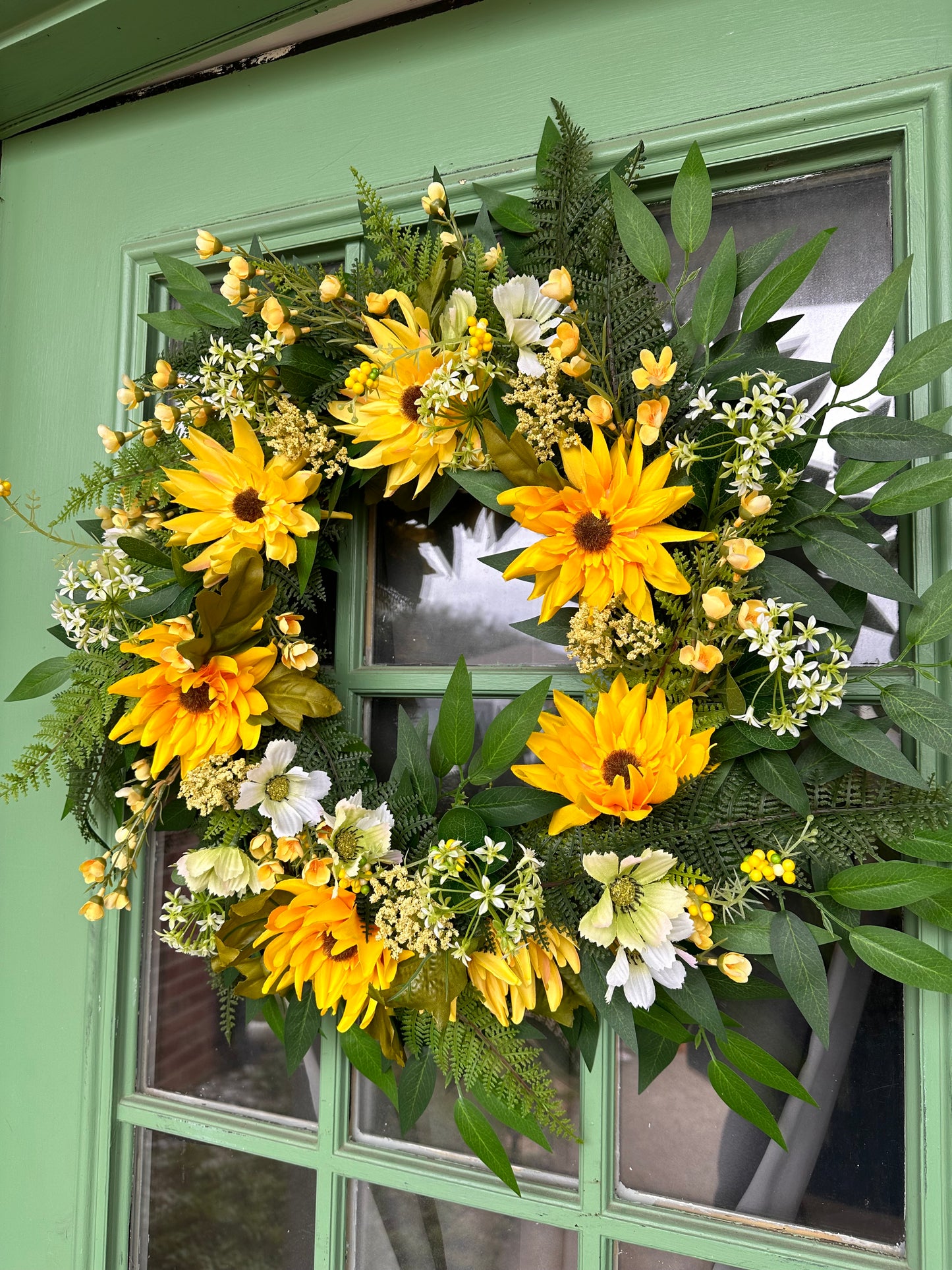 Sunny Days Daisy and Fern Spring Wreath